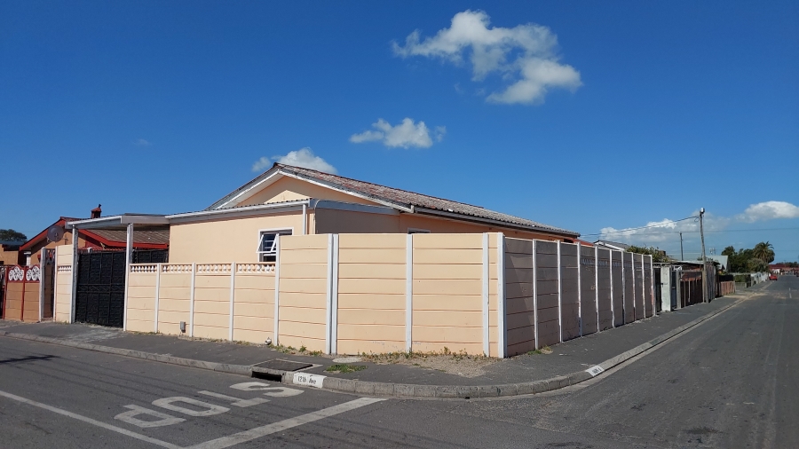 5 Bedroom Property for Sale in Ravensmead Western Cape